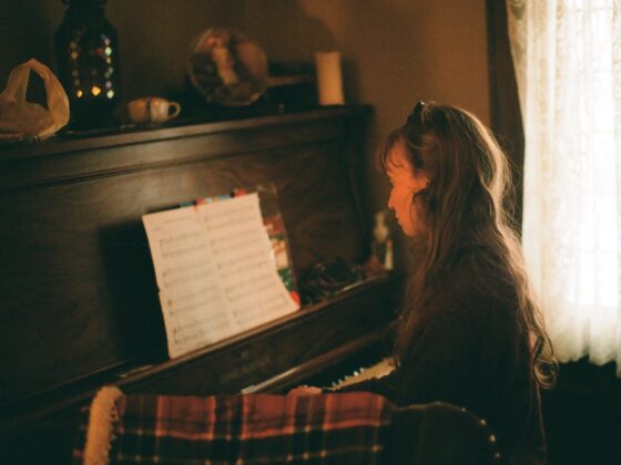 a piano student is learning how to read piano notes faster